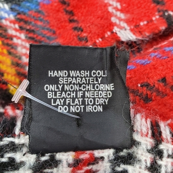 STEVE MADDEN BLANKET SCARF OVERSIZE WRAP REVERSIBLE RED PLAID BLACK PLAID WOMEN - Picture 12 of 12